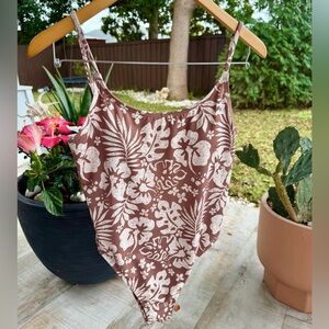 Billabong 🌺Beautiful day🌺Brown & White Floral One-Piece Swimsuit